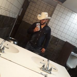 Meet your Posher, Víctor